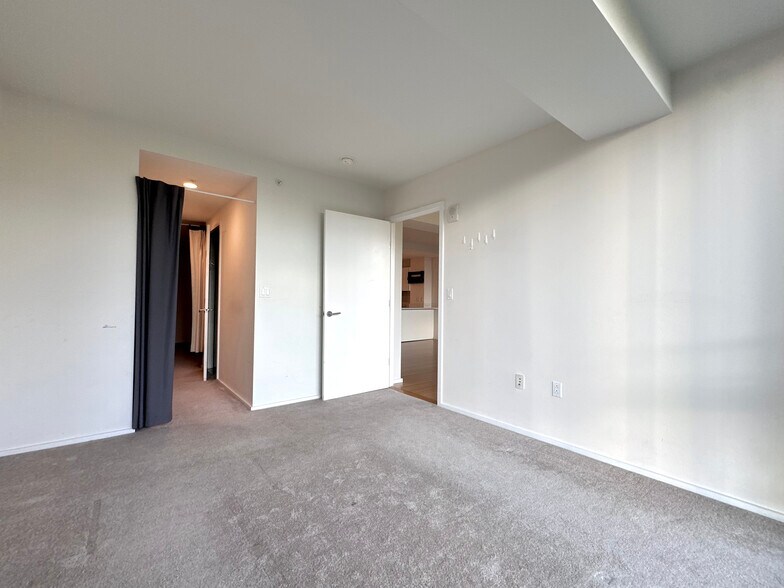 Building Photo - 2 Earhart St