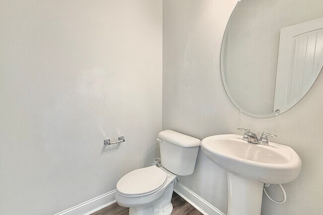 Building Photo - AVAILABLE NOW! (Pet Friendly)