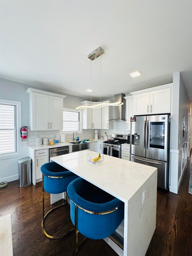 Building Photo - 114 Bleecker St