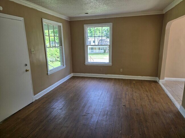 Building Photo - 3703 Fairoaks Ave