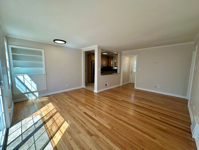 Building Photo - 5221 W 71st St