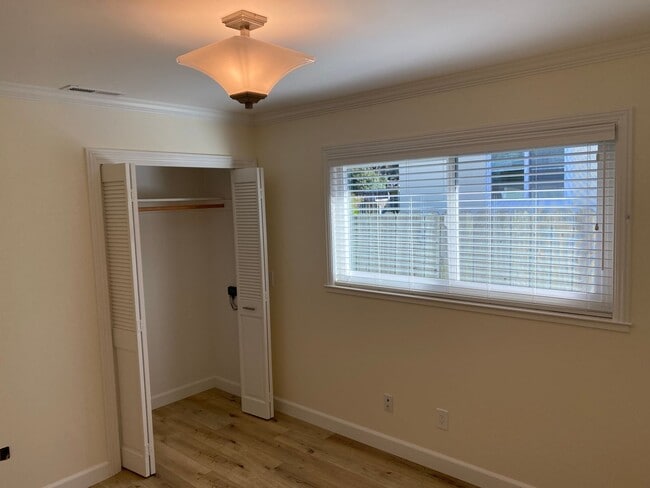 Building Photo - 856 Marino Pines Rd