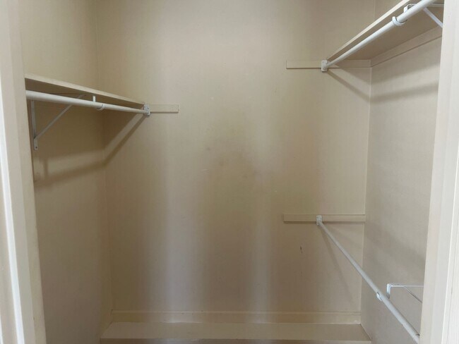 Building Photo - 3 Bed 2 Bath Home