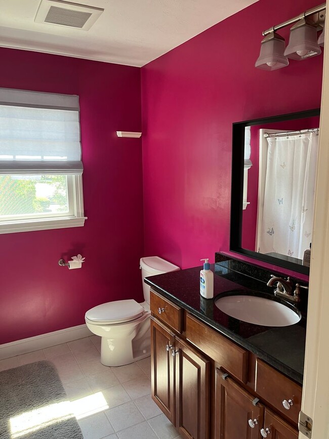 Building Photo - Modern 2Br-1.5Ba Townhouse in East Weymouth
