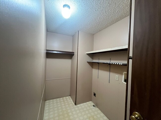 Building Photo - 714 Cranbrook Dr