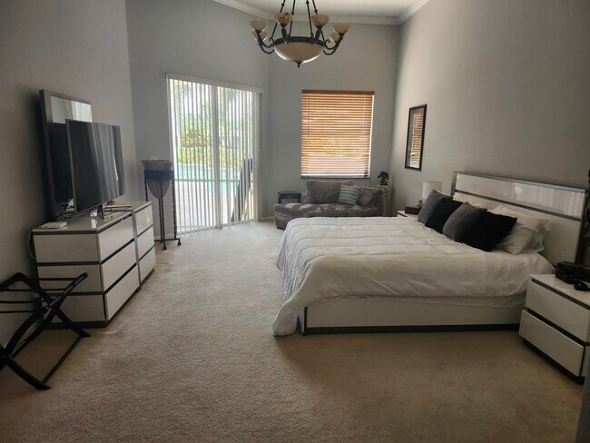 Building Photo - 11727 Paradise Cove Ln