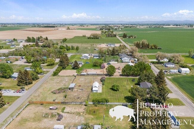 Building Photo - Charming Country Home on 2 Acres | 5 Bed | 3 Bath | Blackfoot, ID