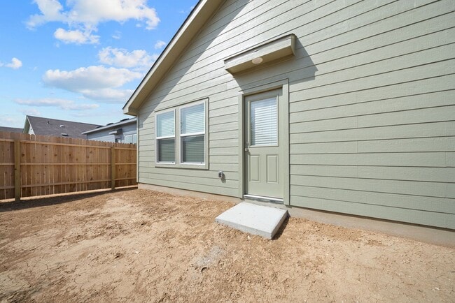 Building Photo - 3 Bedroom/2 Bath Crescent Hills Subdivision