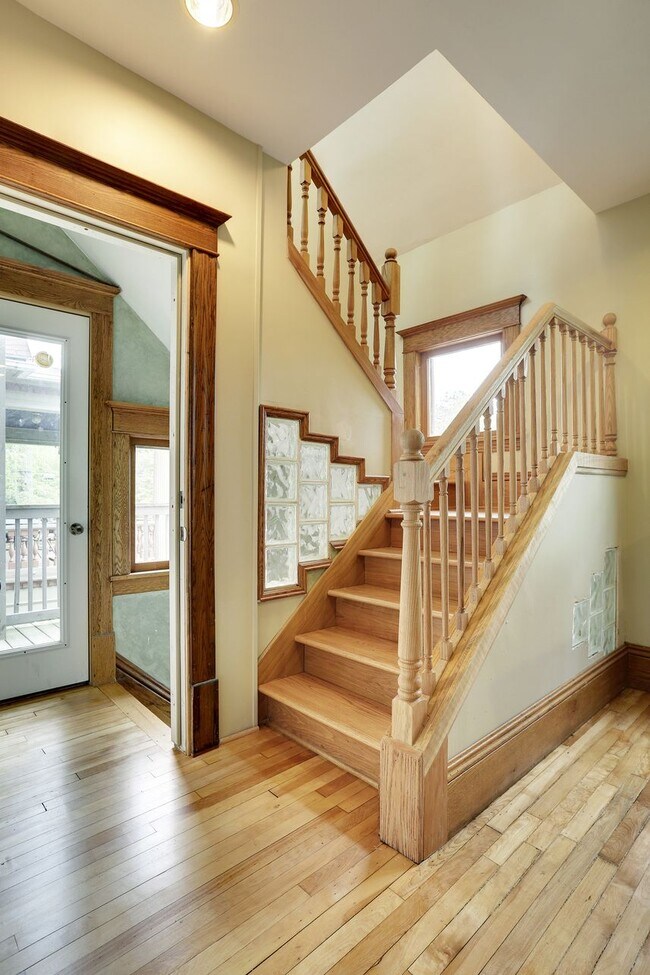 to 3rd fl - 3302 Harriet Ave