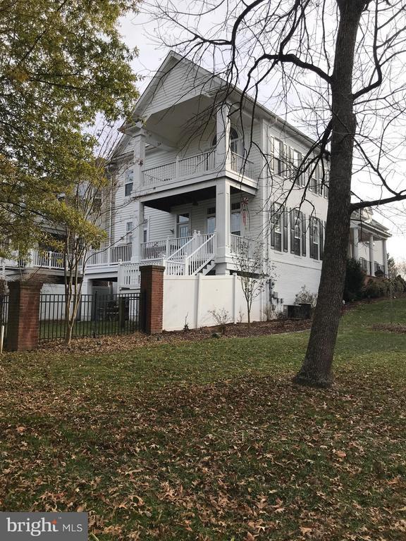 Building Photo - 18400 Lanier Island Square