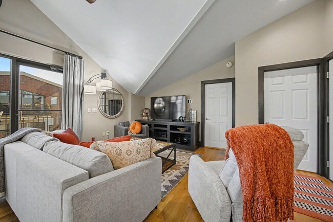 Building Photo - 261 S Limestone