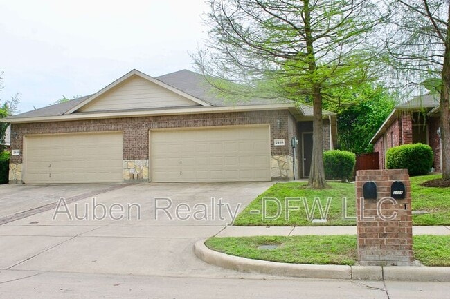 Primary Photo - 2410 Ravenwood Ct