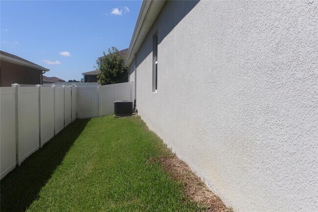 Building Photo - 5033 SW 56th St