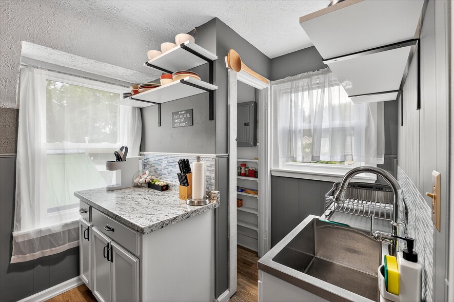 Building Photo - 4935 34th Ave S