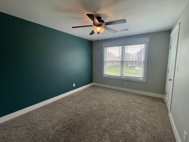 Building Photo - 5 Bedroom 3 1/2 Bath Home For Rent!