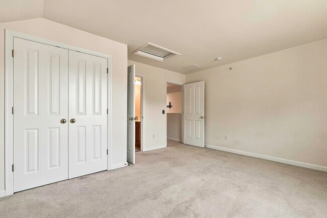Building Photo - 38 Cherry Ln