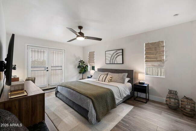 Building Photo - 1820 E Morten Ave