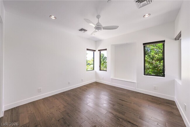Building Photo - 1501 Foothills Village Dr