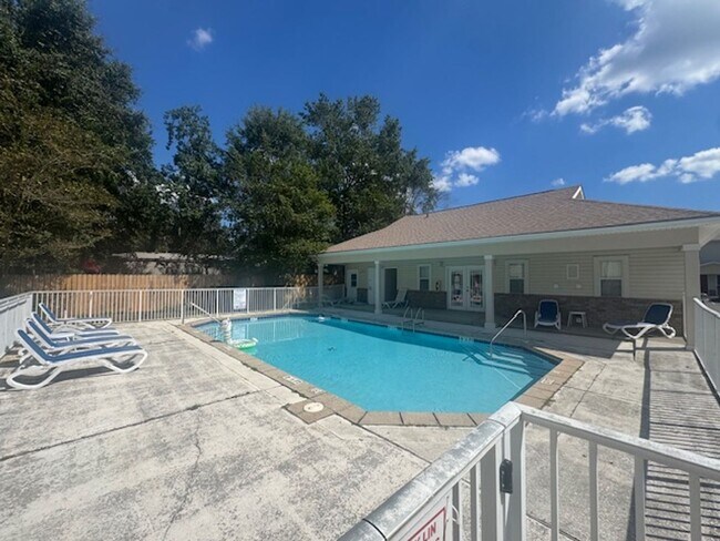 Building Photo - 1804 Shay Lin Court Niceville, FL 32578