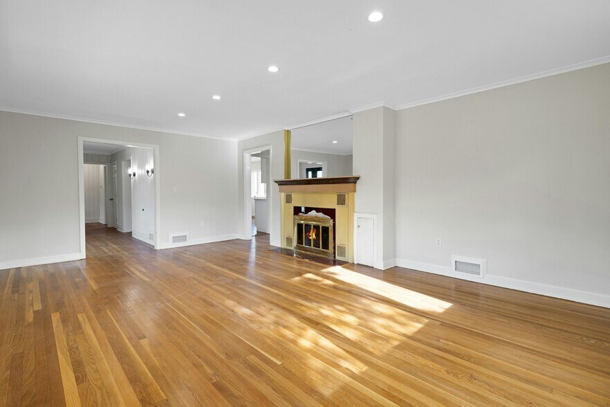 Living Room - 17 Halstead Rd