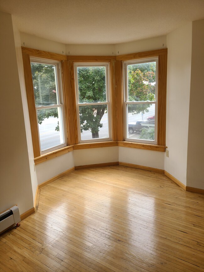 Master Bedroom - 522 N Main St