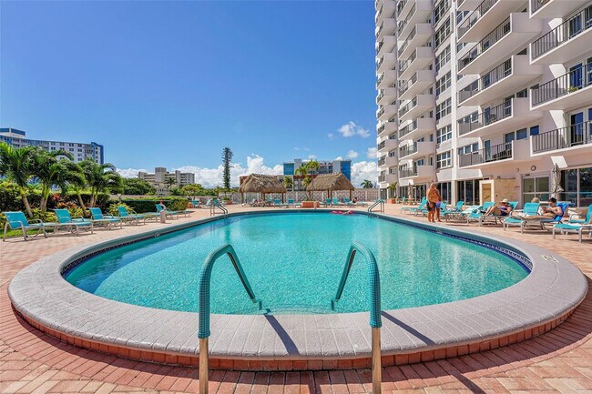 Building Photo - 405 N Ocean Blvd
