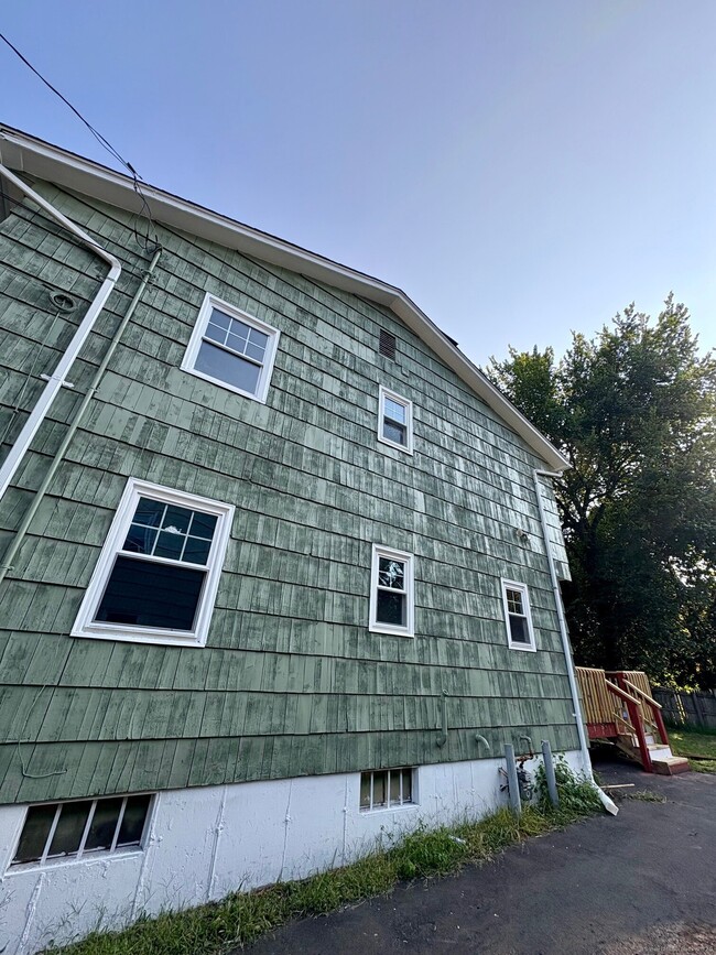 Building Photo - 171 Newhall St
