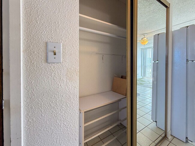 Building Photo - Beautiful High-Floor 1 Bedroom in Waikiki ...