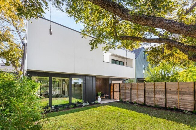 Building Photo - 631 Tillery St