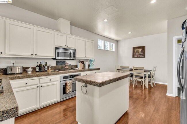 Building Photo - 2451 Cherry Hills Dr