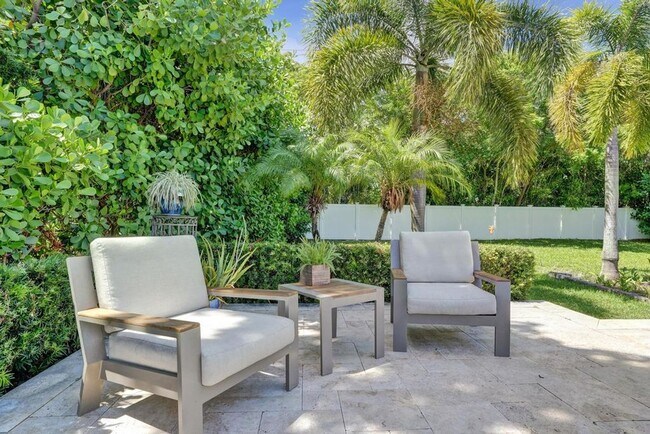 Building Photo - Boca Raton Beautifully Updated 4 Bedroom Pool Home