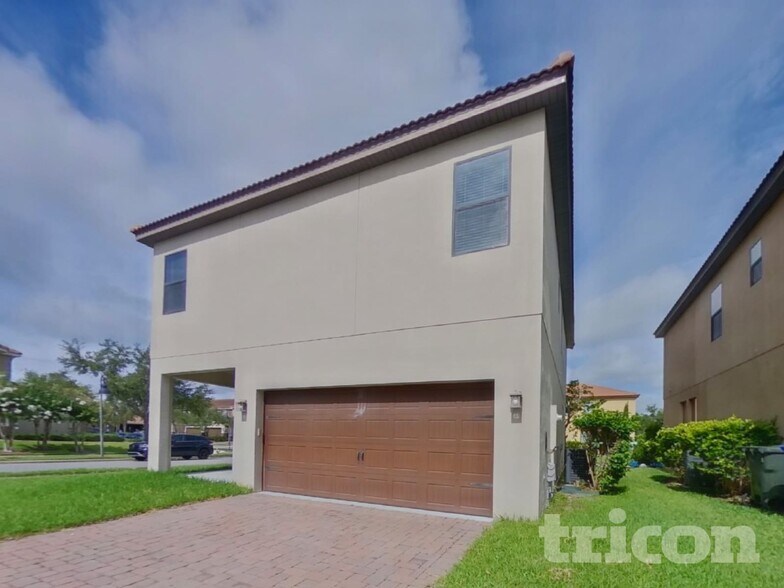 Building Photo - 2076 Bent Grass Ave