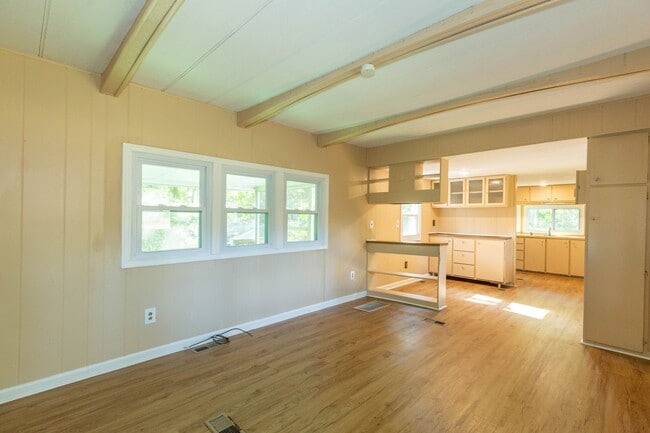 Building Photo - 2 Bed, 1 Bath, Manufactured Home in Harper...