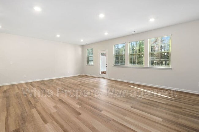 Building Photo - 3209 Glenn Hope Way