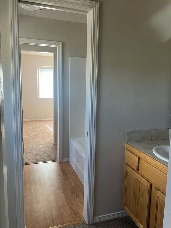 Building Photo - 1302 Kremer-2