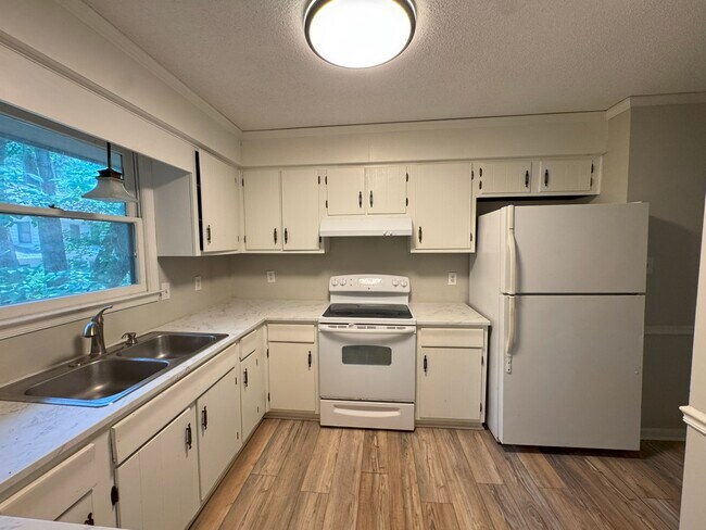 Building Photo - 285 High Meadow Dr