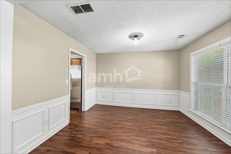 Building Photo - 3450 Ridgefair Dr