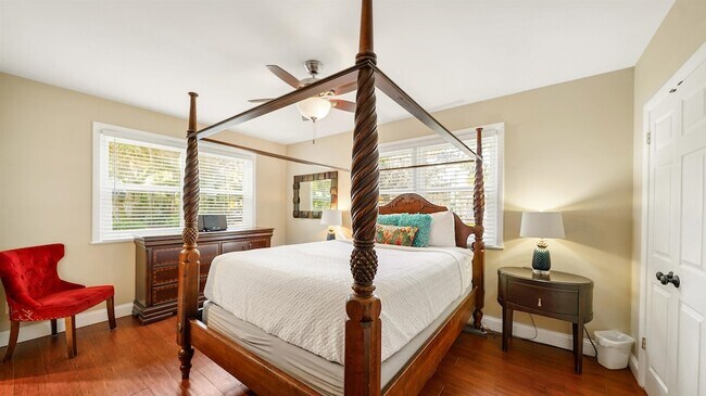 Building Photo - 14 Sanchez Ave