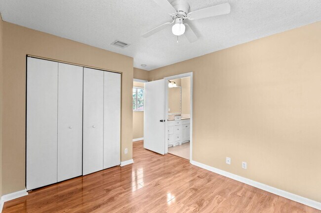 Building Photo - 12210 Dartmoor Dr