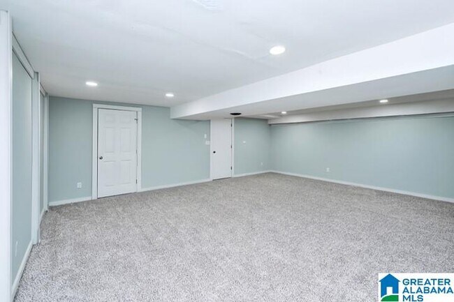 Building Photo - 1327 3rd Ave SW