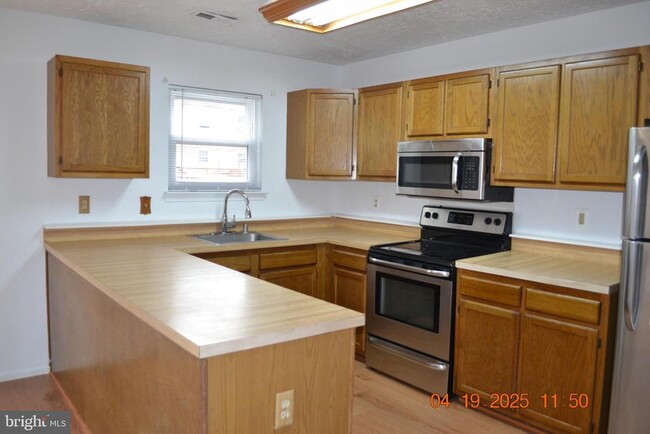 Building Photo - 351 Cool Breeze Ct