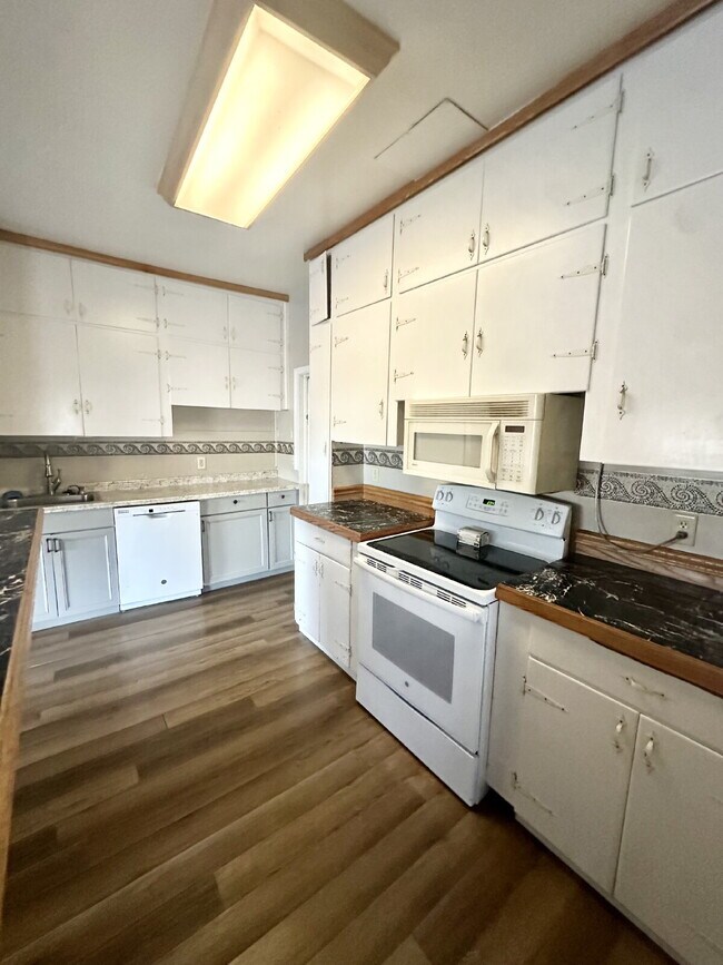 Building Photo - 2610 Snyder Ave