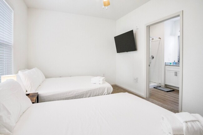 Building Photo - 8359 Coventry Ct