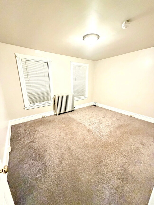 Building Photo - 526 Howard Ave