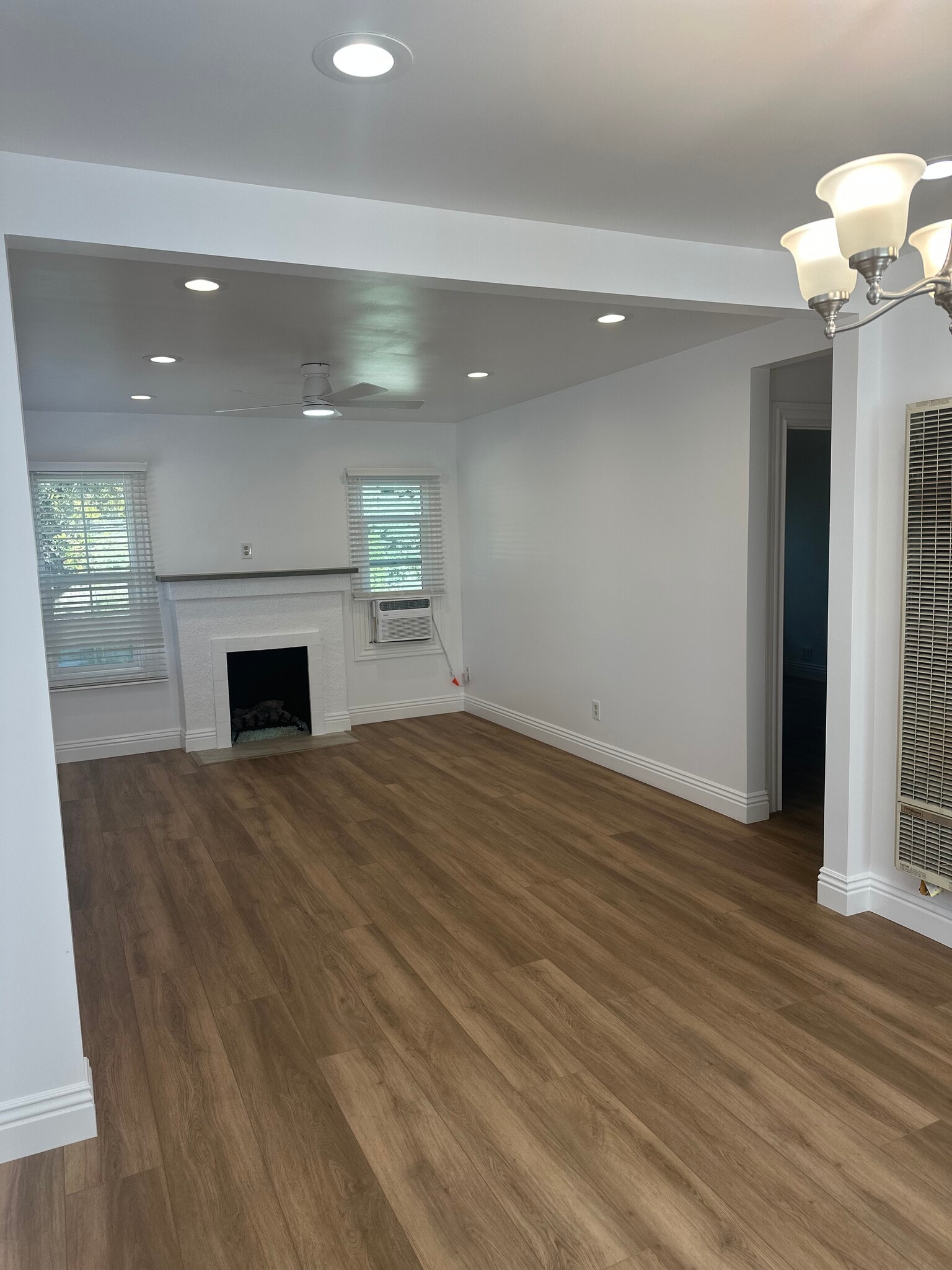 Living room - 5412 Baldwin Ave