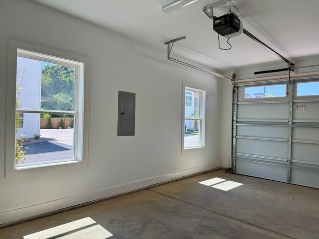 Building Photo - 1408 Sawyer Rd