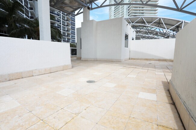 rooftop terrace - 400 Alton Rd