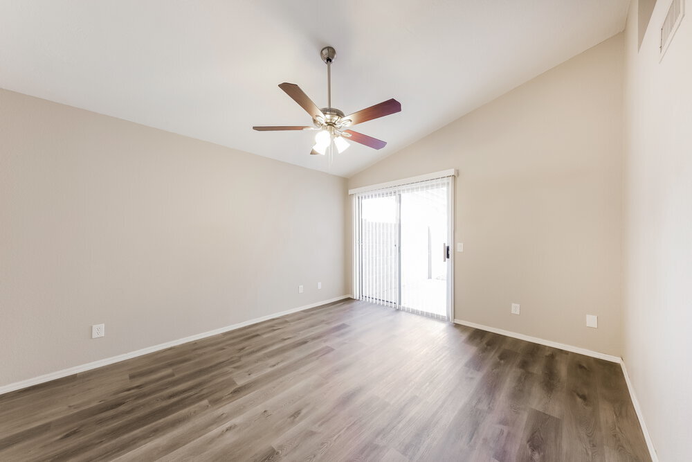 Building Photo - 8842 W Grovers Ave