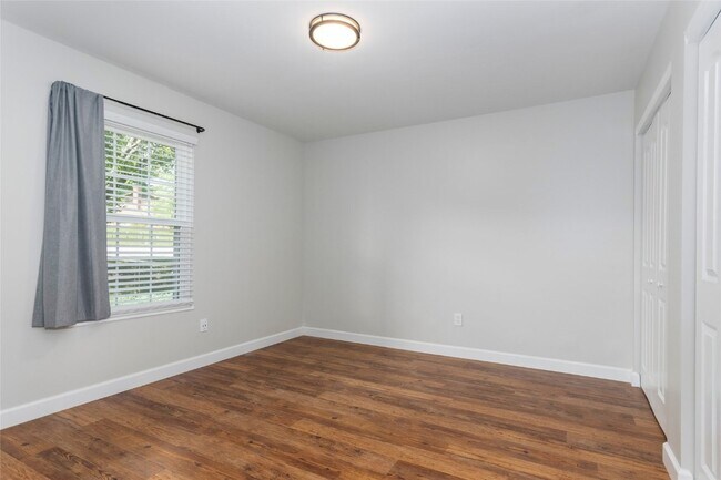 Building Photo - 9608 Bent Pine Dr