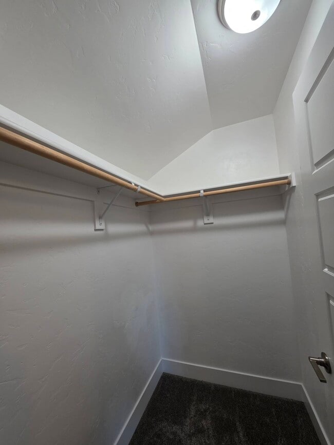 Building Photo - 584 Thebes St